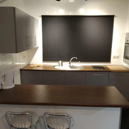 Wonderful Close To The Beach/transports Apartment