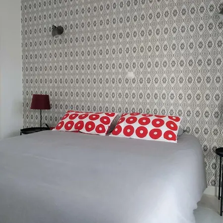 Wonderful Close To The Beach/transports Apartment
